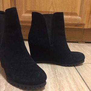 Steve Madden Black booties wedges